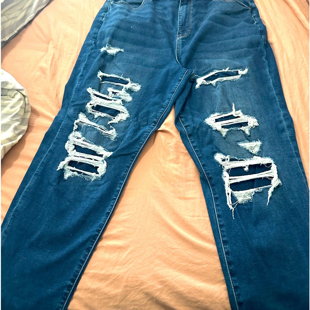 American Eagle ripped curvy jeans